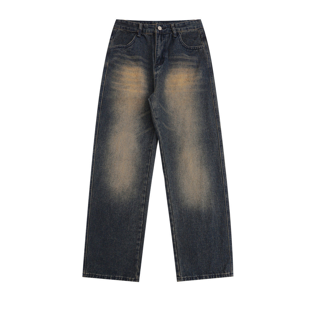 Modepersönlichkeit in geraden Jeans