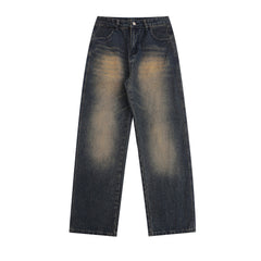 Modepersönlichkeit in geraden Jeans
